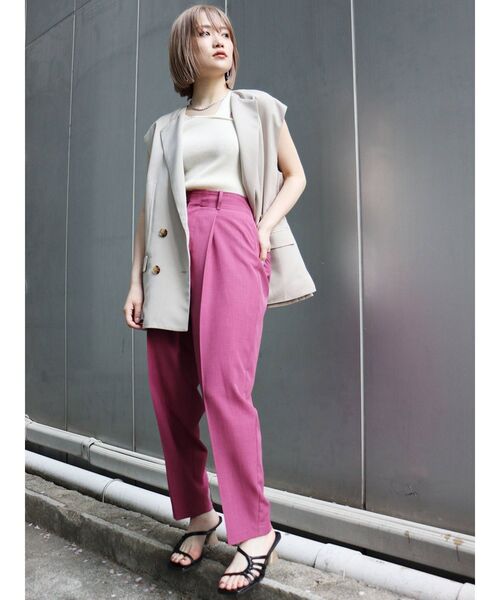 MURUA(ムルーア)の「タックコクーンパンツ(スラックス・レディース・ブラック/ピンク/ベージュ・1/2)」の5枚目の写真