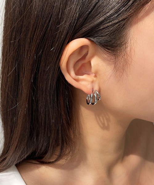 CEMONEMO（セモネモ）の「メタル 3連 ボリューム フープピアス（ピアス（両耳用）・レディース・ゴールド/シルバー・FREE）」の8枚目の写真