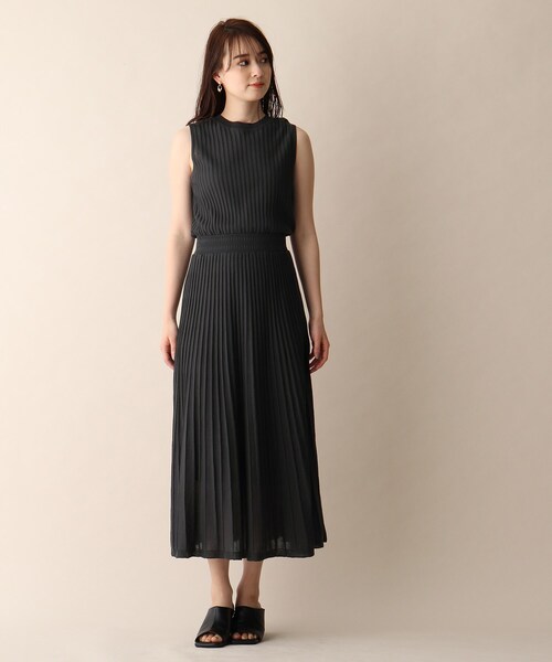 OPAQUE.CLIP（オペークドットクリップ）の「◆タックプリーツニットワンピース（ワンピース・レディース・マスタード/ライトベージュ/ガンメタ・38/36）」の4枚目の写真