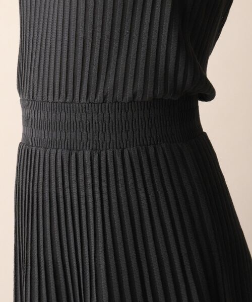 OPAQUE.CLIP（オペークドットクリップ）の「◆タックプリーツニットワンピース（ワンピース・レディース・マスタード/ライトベージュ/ガンメタ・38/36）」の10枚目の写真