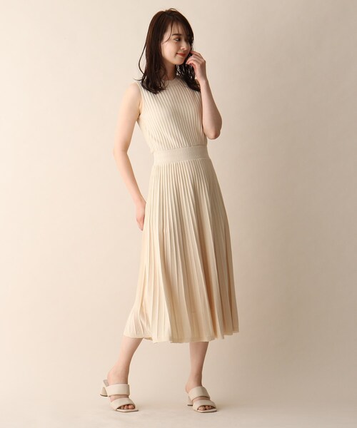 OPAQUE.CLIP（オペークドットクリップ）の「◆タックプリーツニットワンピース（ワンピース・レディース・マスタード/ライトベージュ/ガンメタ・38/36）」の13枚目の写真