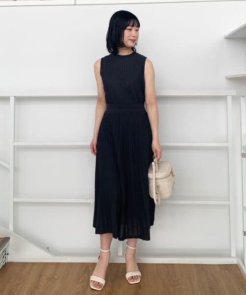 OPAQUE.CLIP（オペークドットクリップ）の「◆タックプリーツニットワンピース（ワンピース・レディース・マスタード/ライトベージュ/ガンメタ・38/36）」の17枚目の写真