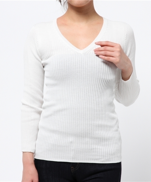 Whim Gazette（ウィムガゼット）の「ホールガーメントリブVネックプルオーバー（ニット/セーター・レディース・ホワイト/ベージュ/ネイビー/ブラック・ﾌﾘ-）」の2枚目の写真