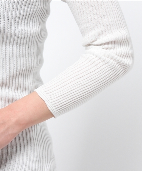 Whim Gazette（ウィムガゼット）の「ホールガーメントリブVネックプルオーバー（ニット/セーター・レディース・ホワイト/ベージュ/ネイビー/ブラック・ﾌﾘ-）」の9枚目の写真