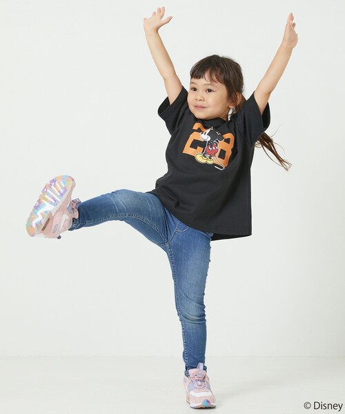 FREAK'S STORE(フリークスストア)の「WEB限定【DISNEY/ディズニー ミッキーマウス】 別注 ビッグシルエット ナンバリングデザイン プリントTシャツ(Tシャツ/カットソー・キッズ・ホワイト/グレー/ブラック/ベージュ/グリーン/ブルー・120/150/130/140)」の7枚目の写真