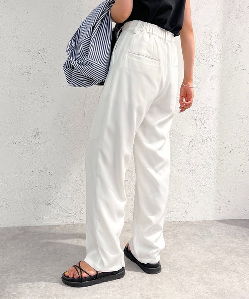 apres jour mignon(アプレジュールミニョン)の「タックゆるテーパードパンツ【ZOZOTOWN限定アイテム】(その他パンツ・レディース・ブルー/オフホワイト/ブラック・MEDIUM/X-LARGE/SMALL)」の6枚目の写真