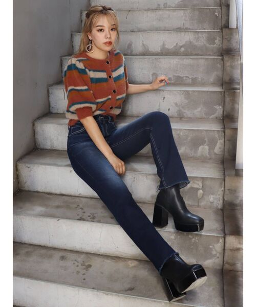 EVRIS（エヴリス）の「スリムチャンキーブーツ（ブーツ・レディース・ホワイト/ブラック・SMALL/MEDIUM/LARGE）」の4枚目の写真