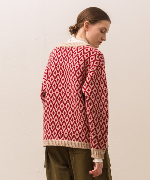 ALLUMER（アリュメール）の「アーガイルジャガードプルオーバーニット（ニット/セーター・レディース・ネイビー/レッド・1）」の11枚目の写真
