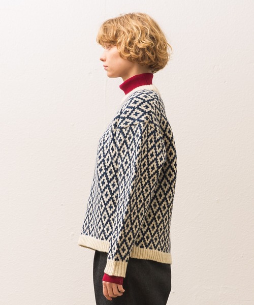 ALLUMER（アリュメール）の「アーガイルジャガードプルオーバーニット（ニット/セーター・レディース・ネイビー/レッド・1）」の5枚目の写真