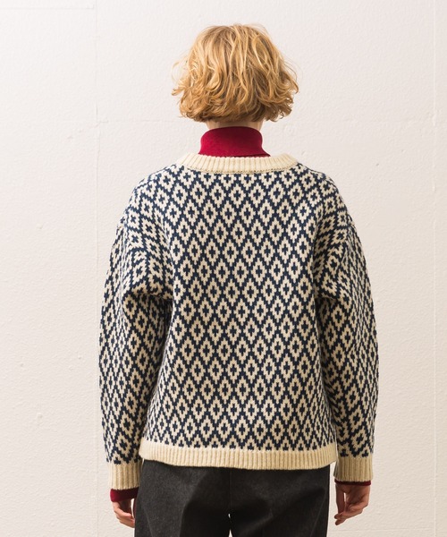 ALLUMER（アリュメール）の「アーガイルジャガードプルオーバーニット（ニット/セーター・レディース・ネイビー/レッド・1）」の6枚目の写真