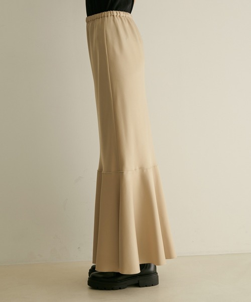 SALON adam et rope'(サロン アダム エ ロペ)の「サテンマーメイドスカート(スカート・レディース・ベージュ/ブラック・S/M)」の14枚目の写真