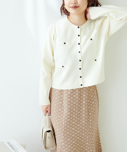 natural couture（ナチュラルクチュール）の「お家で洗えるちび釦カーディガン（カーディガン/ボレロ・レディース・ブラック/レッド/オフホワイト/カーキ/ピンク/ブルー/グレイッシュベージュ・FREE）」の2枚目の写真