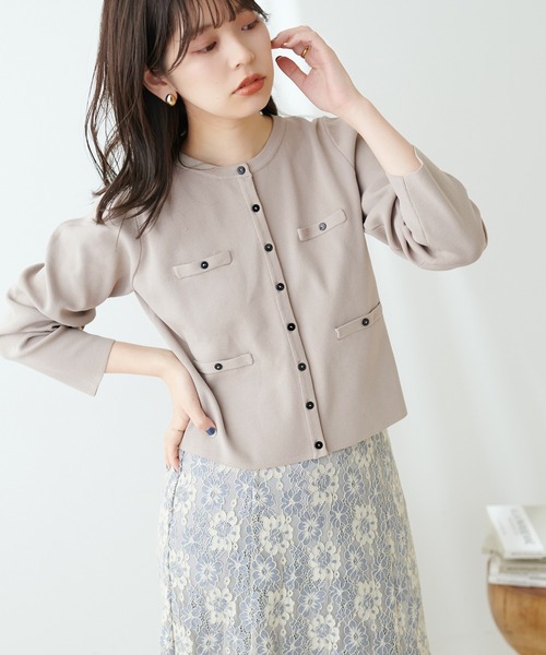 natural couture（ナチュラルクチュール）の「お家で洗えるちび釦カーディガン（カーディガン/ボレロ・レディース・ブラック/レッド/オフホワイト/カーキ/ピンク/ブルー/グレイッシュベージュ・FREE）」の4枚目の写真