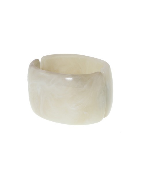 CLANE(クラネ)の「MARBLE WIDE BANGLE(バングル/リストバンド・レディース・ブラウン/アイボリー・FREE)」の9枚目の写真