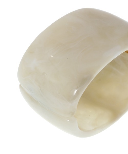 CLANE(クラネ)の「MARBLE WIDE BANGLE(バングル/リストバンド・レディース・ブラウン/アイボリー・FREE)」の5枚目の写真
