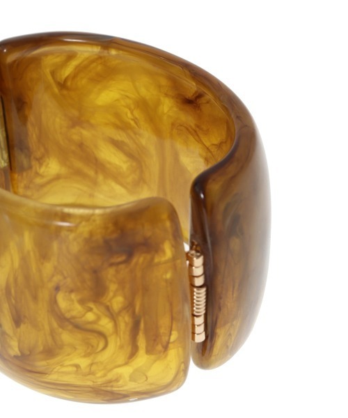 CLANE(クラネ)の「MARBLE WIDE BANGLE(バングル/リストバンド・レディース・ブラウン/アイボリー・FREE)」の10枚目の写真