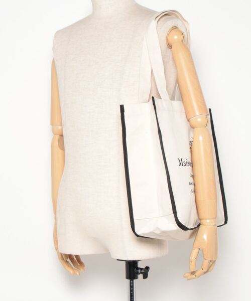 Maison de FLEUR（メゾンドフルール）の「パイピングスクエアトートバッグ（トートバッグ・レディース・アイボリー/ブラック・FREE）」の11枚目の写真