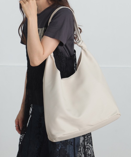 ALTROSE（アルトローズ）の「トートバッグ ワンハンドル A4 収納 ルッチ２（トートバッグ・レディース・グレー/ブルー/ブラック/ブラウン/アイボリー/シルバー・FREE）」の19枚目の写真