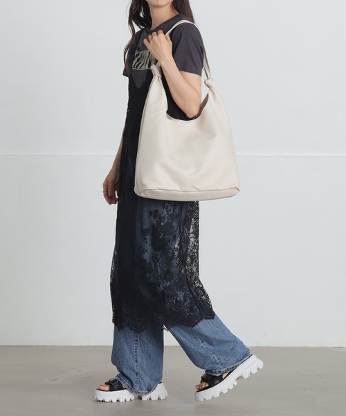 ALTROSE（アルトローズ）の「トートバッグ ワンハンドル A4 収納 ルッチ２（トートバッグ・レディース・グレー/ブルー/ブラック/ブラウン/アイボリー/シルバー・FREE）」の20枚目の写真