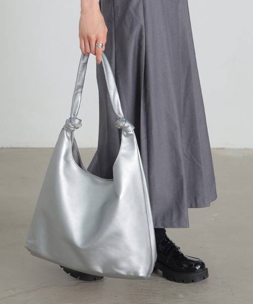 ALTROSE（アルトローズ）の「トートバッグ ワンハンドル A4 収納 ルッチ２（トートバッグ・レディース・グレー/ブルー/ブラック/ブラウン/アイボリー/シルバー・FREE）」の7枚目の写真