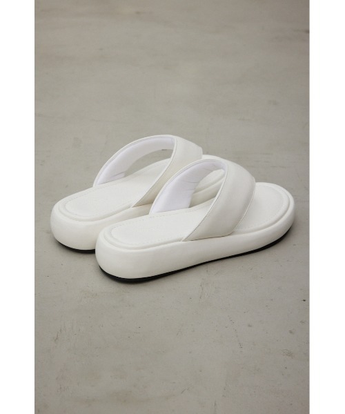 AZUL by moussy（アズールバイマウジー）の「中綿トングサンダル（サンダル・レディース・ブラック/アイボリー/グレー・SMALL/MEDIUM/LARGE/LL）」の12枚目の写真