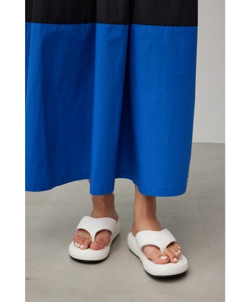 AZUL by moussy（アズールバイマウジー）の「中綿トングサンダル（サンダル・レディース・ブラック/アイボリー/グレー・SMALL/MEDIUM/LARGE/LL）」の10枚目の写真