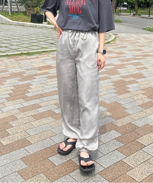 LE MORE（リモア）の「サテンジョガーパンツ（その他パンツ・レディース・ネイビー/アイボリー/グレー・FREE）」の8枚目の写真
