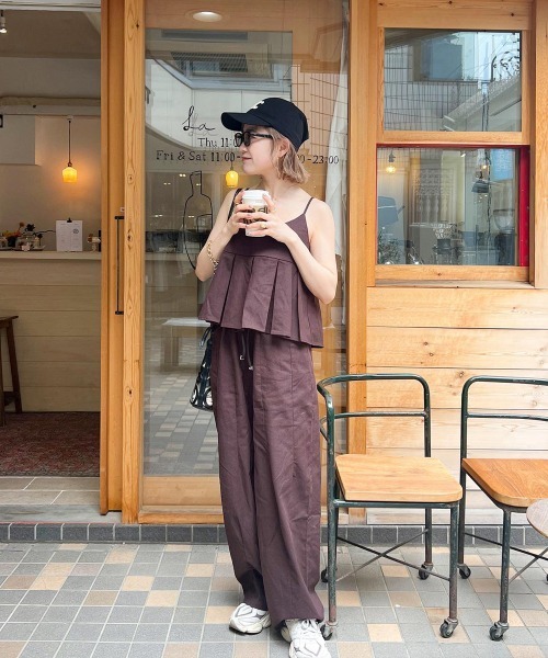 AMELY（エミリー）の「ペプラムキャミセットアップ（セットアップ・レディース・カーキブラウン/ブラック/オリーブ/ベージュ/チャコール/バーガンディー/ダークブラウン/モカ・フリー）」の20枚目の写真