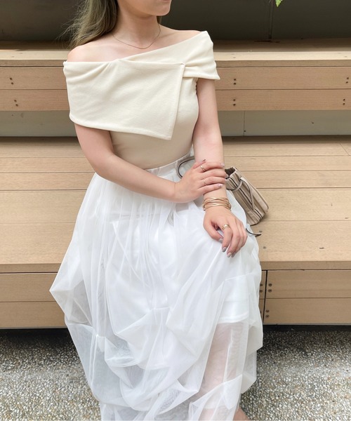 Ambre Ciel（アンブルシエル）の「アシメリブオフショルトップス／【WEB/EC限定商品】（Tシャツ/カットソー・レディース・ブラック/アイボリー・FREE）」の6枚目の写真
