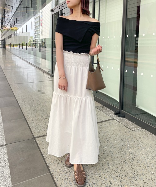 Ambre Ciel（アンブルシエル）の「アシメリブオフショルトップス／【WEB/EC限定商品】（Tシャツ/カットソー・レディース・ブラック/アイボリー・FREE）」の5枚目の写真