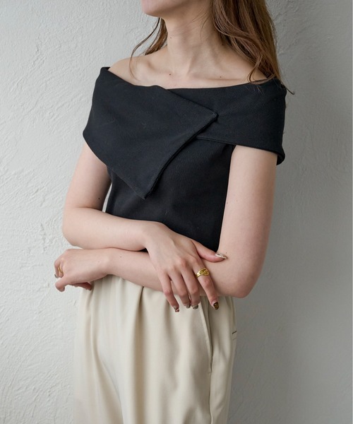 Ambre Ciel（アンブルシエル）の「アシメリブオフショルトップス／【WEB/EC限定商品】（Tシャツ/カットソー・レディース・ブラック/アイボリー・FREE）」の4枚目の写真