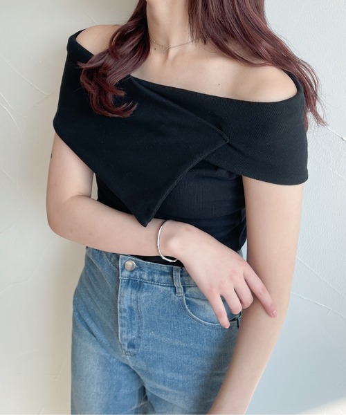 Ambre Ciel（アンブルシエル）の「アシメリブオフショルトップス／【WEB/EC限定商品】（Tシャツ/カットソー・レディース・ブラック/アイボリー・FREE）」の11枚目の写真