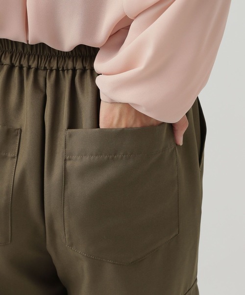 Elura（エルーラ）の「大人キレイめカーゴパンツ（カーゴパンツ・レディース・カーキ/ライトベージュ/ブラウン・MEDIUM/LARGE/SMALL）」の13枚目の写真
