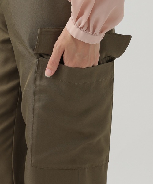 Elura（エルーラ）の「大人キレイめカーゴパンツ（カーゴパンツ・レディース・カーキ/ライトベージュ/ブラウン・MEDIUM/LARGE/SMALL）」の16枚目の写真
