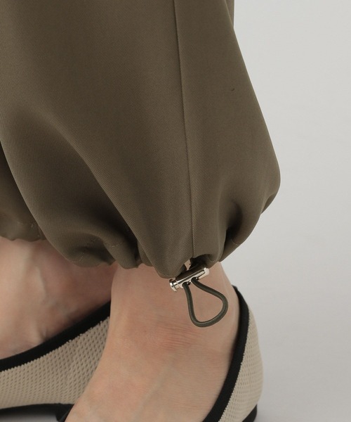 Elura（エルーラ）の「大人キレイめカーゴパンツ（カーゴパンツ・レディース・カーキ/ライトベージュ/ブラウン・MEDIUM/LARGE/SMALL）」の18枚目の写真