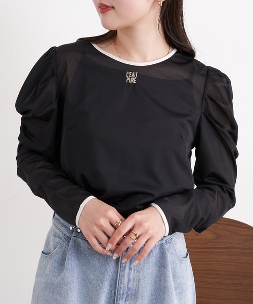 Chico(チコ)の「配色パイピング胸刺繍シアートップス(Tシャツ/カットソー・レディース・ブラック/グレー/アイボリー/ブラック系その他2・FREE)」の1枚目の写真