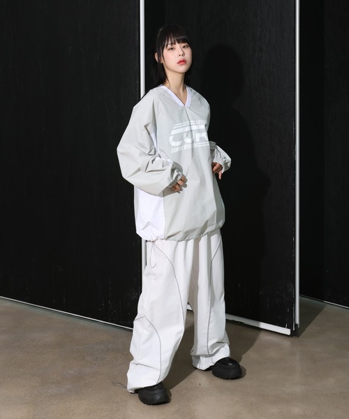 FOLLOWIN（フォロウィン）の「[UNISEX] 【ストリート】プリントユニフォームブイネックナイロンパーカー（パーカー・レディース・ネイビー/グレー/ブラック・FREE）」の13枚目の写真