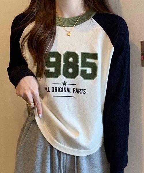 NANEA(ナネア)の「1985ロゴプリントラグランスリーブニットプルオーバー異素材ドッキング(ニット/セーター・レディース・ホワイト/グレー/レッド・ONE SIZE)」の5枚目の写真