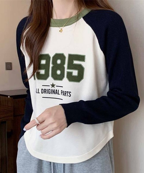 NANEA(ナネア)の「1985ロゴプリントラグランスリーブニットプルオーバー異素材ドッキング(ニット/セーター・レディース・ホワイト/グレー/レッド・ONE SIZE)」の6枚目の写真