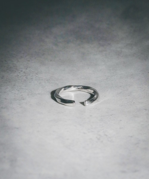 Mag.(マグ)の「【sterling silver】 フリーサイズ ツイストリング(リング・メンズ・シルバー/ゴールド・FREE)」の4枚目の写真
