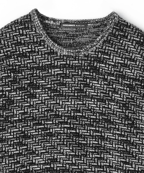 HIDEAWAYS NICOLE(ハイダウェイニコル)の「幾何学柄引き揃えJQクルーネックニット(ニット/セーター・メンズ・ホワイト×ブラック/ブラック×グレー/ボルドー/ホワイト×ライトグレー・MEDIUM/LARGE/X-LARGE)」の6枚目の写真