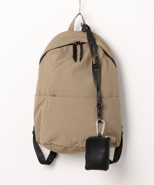 LAZY SUSAN(レイジースーザン)の「リュック ミオフィラノ シルエットM001(バックパック/リュック・レディース・ブラック/アイボリー/ベージュ・FREE)」の1枚目の写真