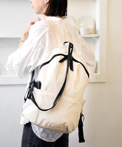 LAZY SUSAN(レイジースーザン)の「リュック ミオフィラノ シルエットM001(バックパック/リュック・レディース・ブラック/アイボリー/ベージュ・FREE)」の4枚目の写真
