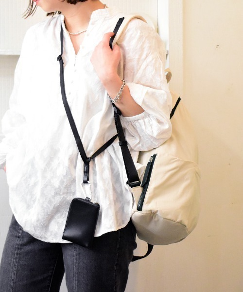 LAZY SUSAN(レイジースーザン)の「リュック ミオフィラノ シルエットM001(バックパック/リュック・レディース・ブラック/アイボリー/ベージュ・FREE)」の5枚目の写真