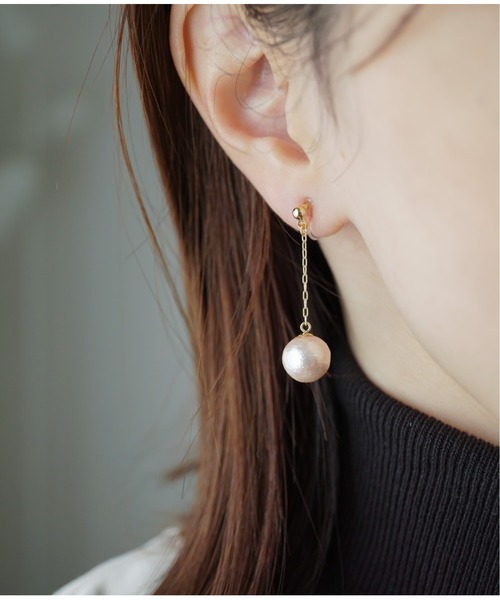 Meach.（ミーチ）の「【Meach.】14kgfコットンパールショートチェーン/樹脂ノンホールピアス（イヤリング・レディース・ブラウン/ブラック/ベージュ/ピンクベージュ/ホワイト・FREE）」の5枚目の写真