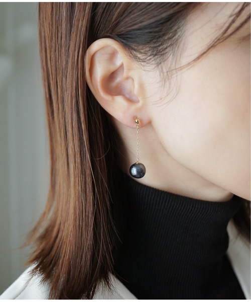 Meach.（ミーチ）の「【Meach.】14kgfコットンパールショートチェーン/樹脂ノンホールピアス（イヤリング・レディース・ブラウン/ブラック/ベージュ/ピンクベージュ/ホワイト・FREE）」の3枚目の写真