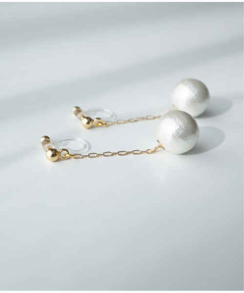 Meach.（ミーチ）の「【Meach.】14kgfコットンパールショートチェーン/樹脂ノンホールピアス（イヤリング・レディース・ブラウン/ブラック/ベージュ/ピンクベージュ/ホワイト・FREE）」の11枚目の写真