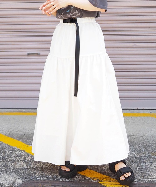 tiptop（ティップトップ）の「[ウェスト調整可能]バックル付きナイロンスカート（スカート・レディース・ブラック/チャコールグレー/オフホワイト/ブルー/ブラック系その他/ホワイト系その他・FREE）」の3枚目の写真