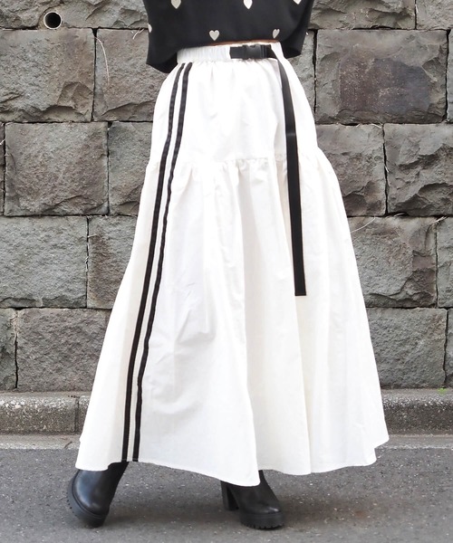 tiptop（ティップトップ）の「[ウェスト調整可能]バックル付きナイロンスカート（スカート・レディース・ブラック/チャコールグレー/オフホワイト/ブルー/ブラック系その他/ホワイト系その他・FREE）」の2枚目の写真