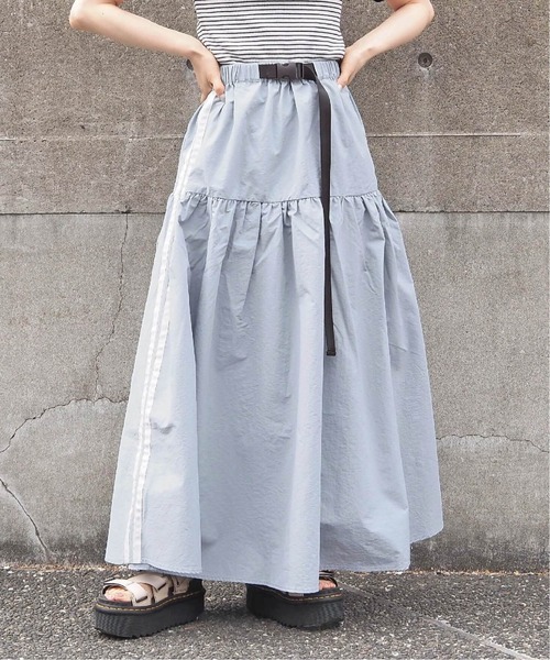 tiptop（ティップトップ）の「[ウェスト調整可能]バックル付きナイロンスカート（スカート・レディース・ブラック/チャコールグレー/オフホワイト/ブルー/ブラック系その他/ホワイト系その他・FREE）」の6枚目の写真